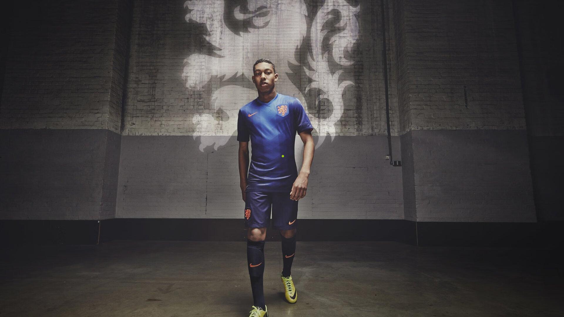 横滨水手主帅热切展望对决申花，誓言奉献攻势足球盛宴